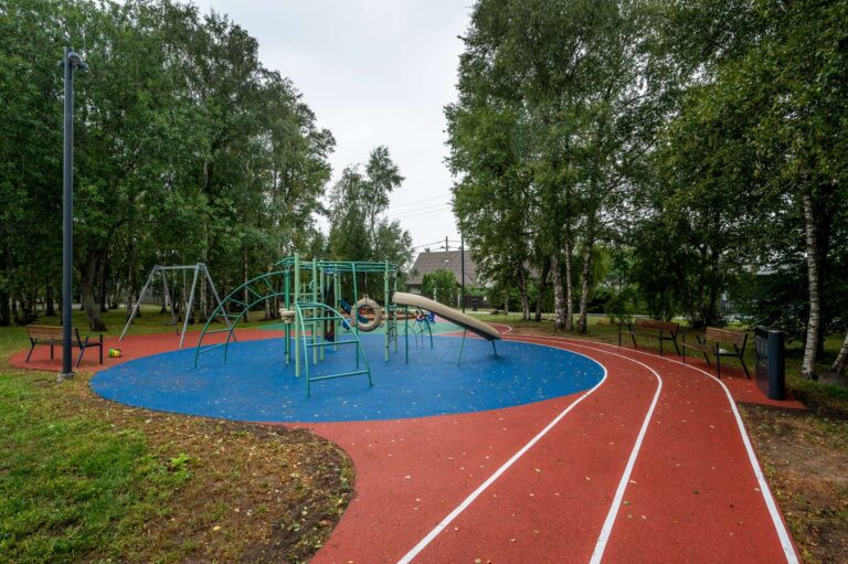Aianduse tee mänguväljak Mähel