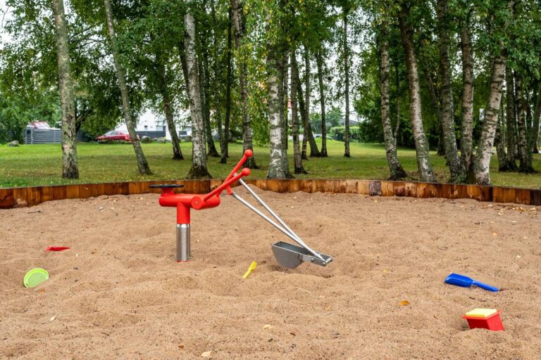 Aianduse tee mänguväljak Mähel