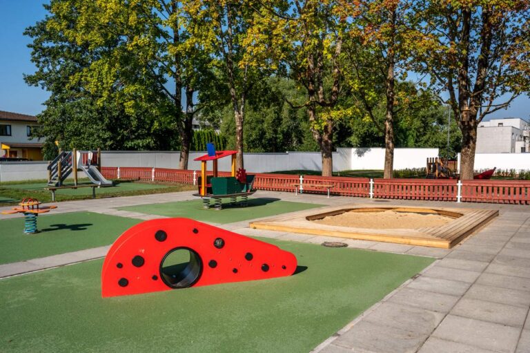 Pärnu Tralli lasteaia hooviala