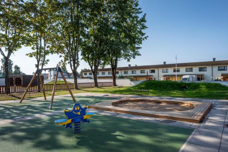 Pärnu Tralli lasteaia hooviala