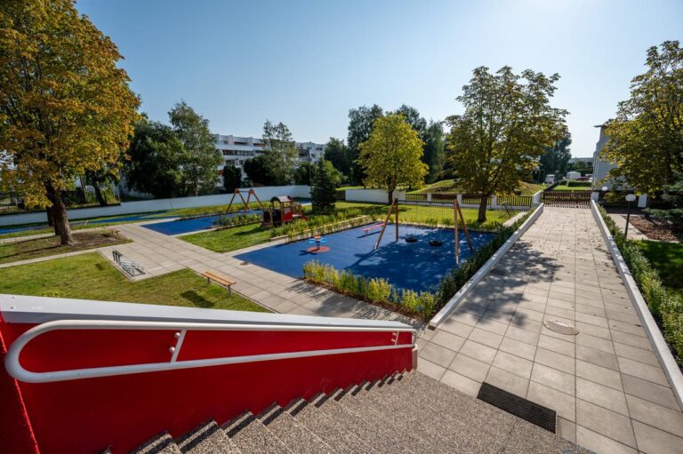 Pärnu Tralli lasteaia hooviala