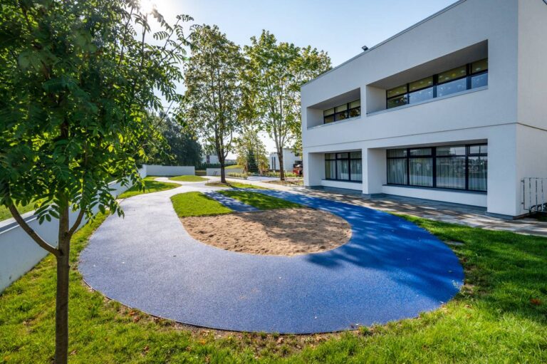 Pärnu Tralli lasteaia hooviala