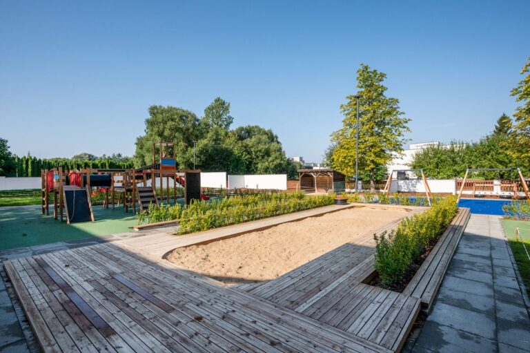 Pärnu Tralli lasteaia hooviala